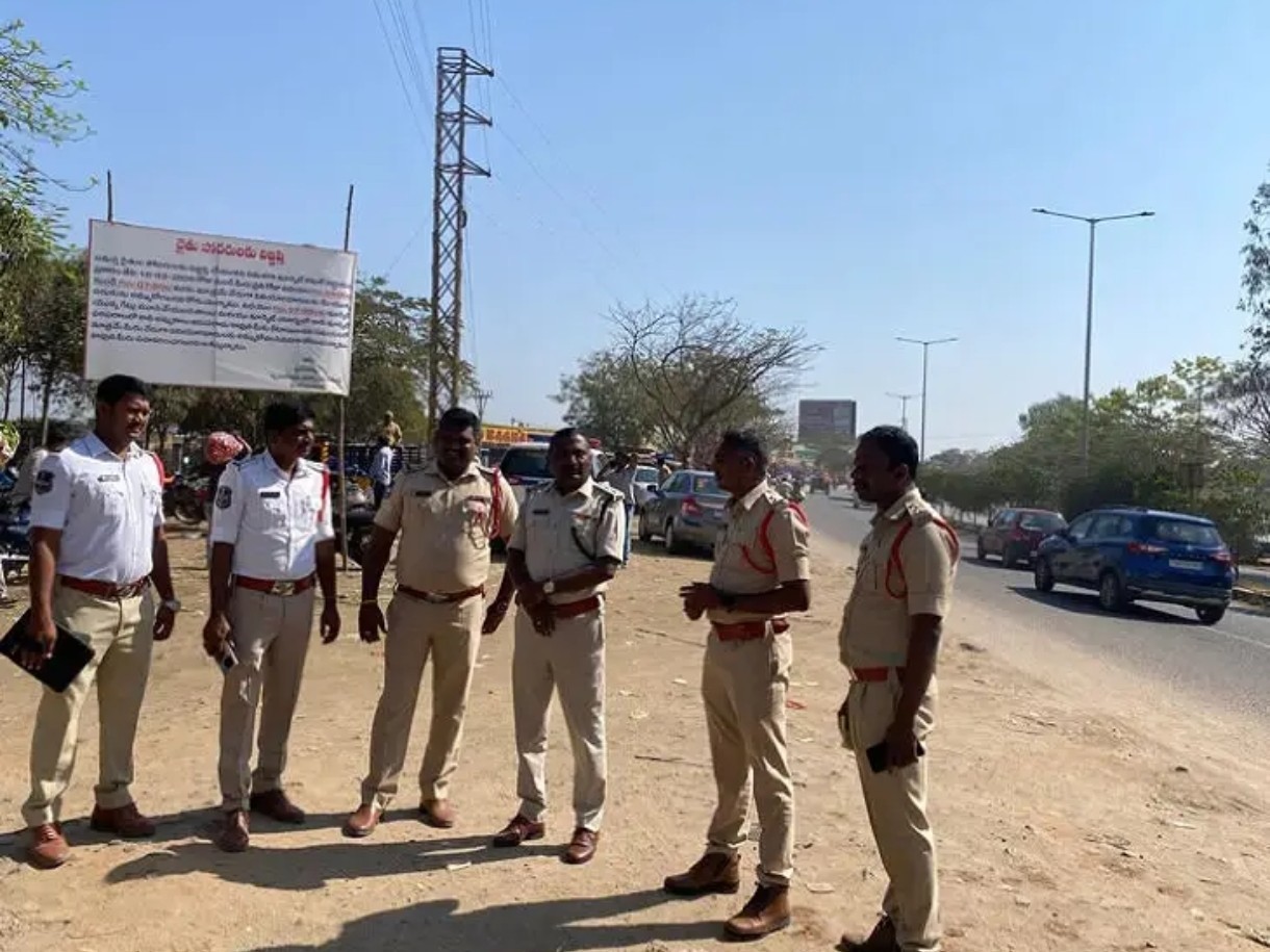 వంటిమామిడి మార్కెట్ వద్ద ట్రాఫిక్ క్రమబద్ధీకరణ