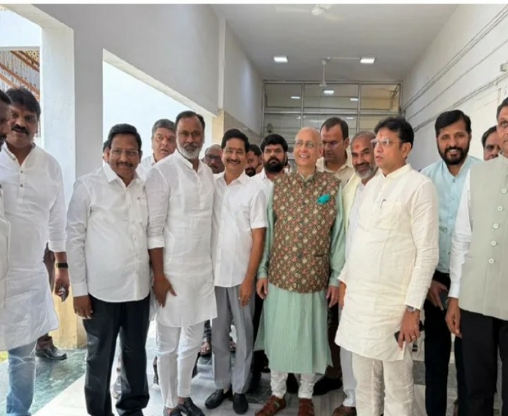 నామినేషన్ కార్యక్రమంలో కోమటిరెడ్డి రాజగోపాల్ రెడ్డి