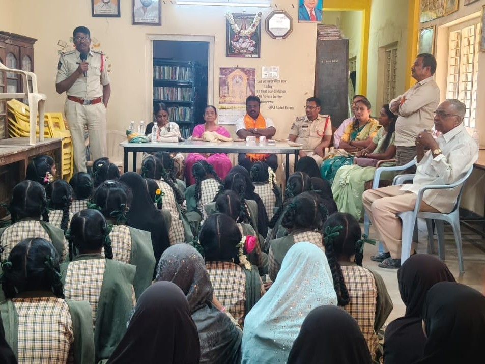 గ్రంథాలయంలో ముందస్తు మహిళా దినోత్సవ వేడుకలు