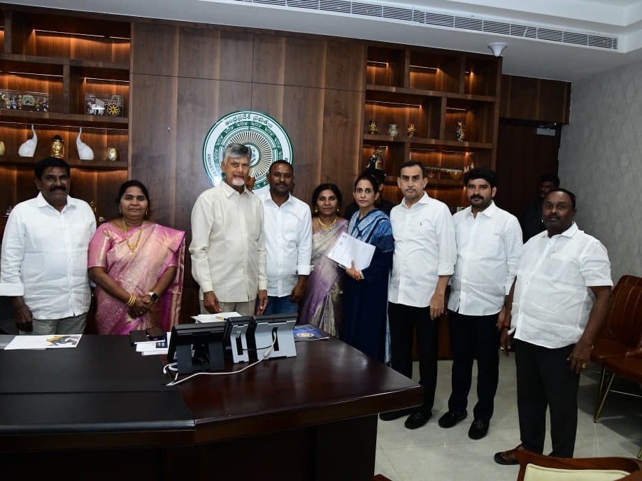 చంద్రబాబును కలిసిన ఎమ్మెల్యే