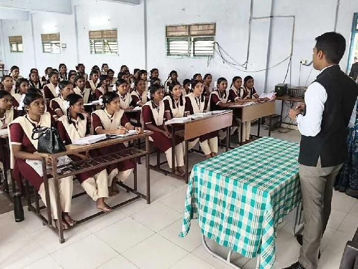 పది పరీక్షలకు ఒత్తిడికి లోనవద్దు: కలెక్టర్