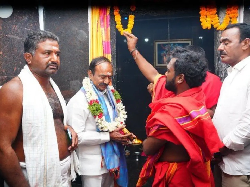 దేవాలయ వార్షికోత్సవంలో పాల్గొన్న ఎంపీ ఈటల