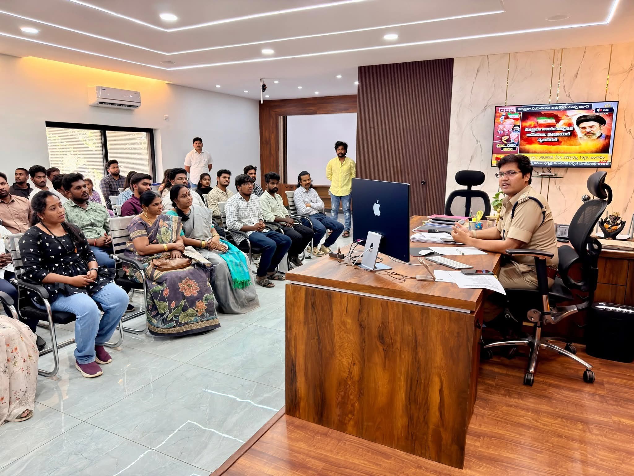 ఏలూరులో ఇన్‌ఫ్లుయెన్సర్లతో ఎస్పీ స్పెషల్ మీటింగ్