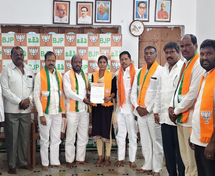 జిల్లా మోర్చాల అధ్యక్షులకు నియామక పత్రాలు అందజేత