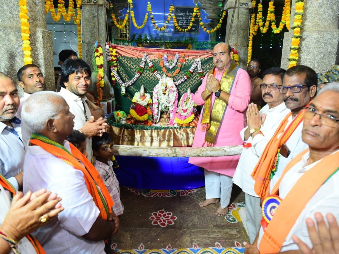 డోలాయాత్రలో పాల్గొన్న ఎమ్మెల్యే