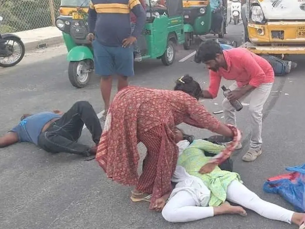 రోడ్డు ప్రమాదం.. ఇద్దరికీ గాయాలు..!