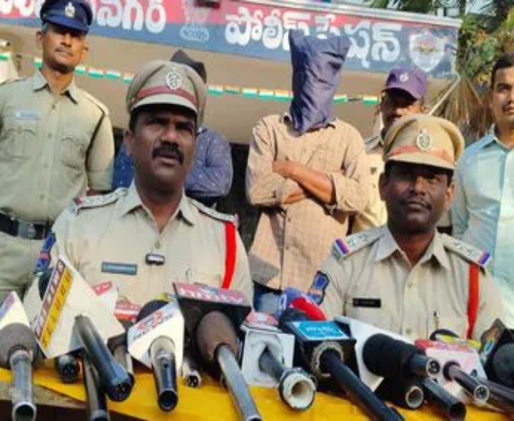 అంతరాష్ట్ర బైక్ దొంగల అరెస్ట్.. ఆరు బైకులు స్వాధీనం