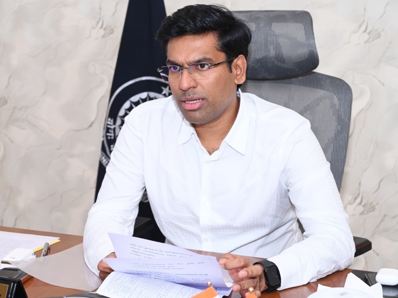 మహిళా దినోత్సవ ఏర్పాట్లపై కలెక్టర్ సమీక్ష