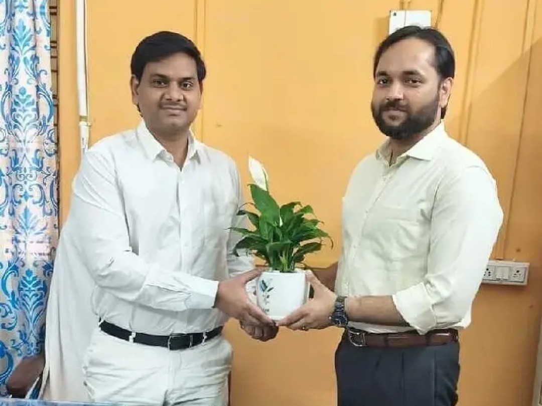 వికారాబాద్ జిల్లా జడ్జిని కలిసిన కలెక్టర్ దీపక్ తివారి