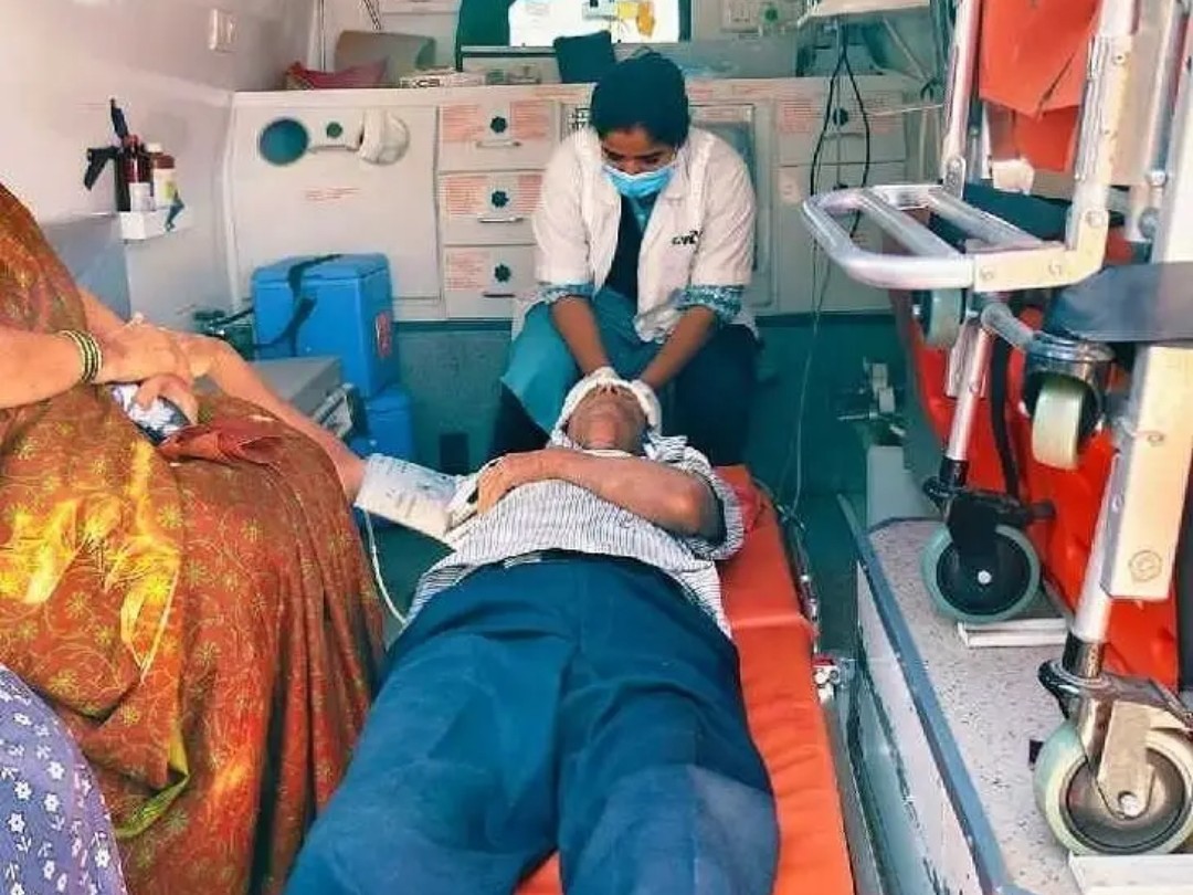 వడదెబ్బకు కుప్పకూలిన వ్యక్తి.!