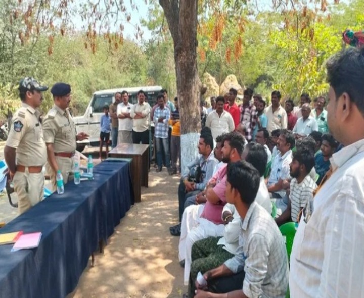 హాలహర్వి పోలీస్ స్టేషన్‌లో వాహనాలు వేలం