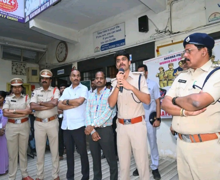 ‘శక్తి యాప్‌, డయల్ 112 సేవలను వినియోగించుకోవాలి’