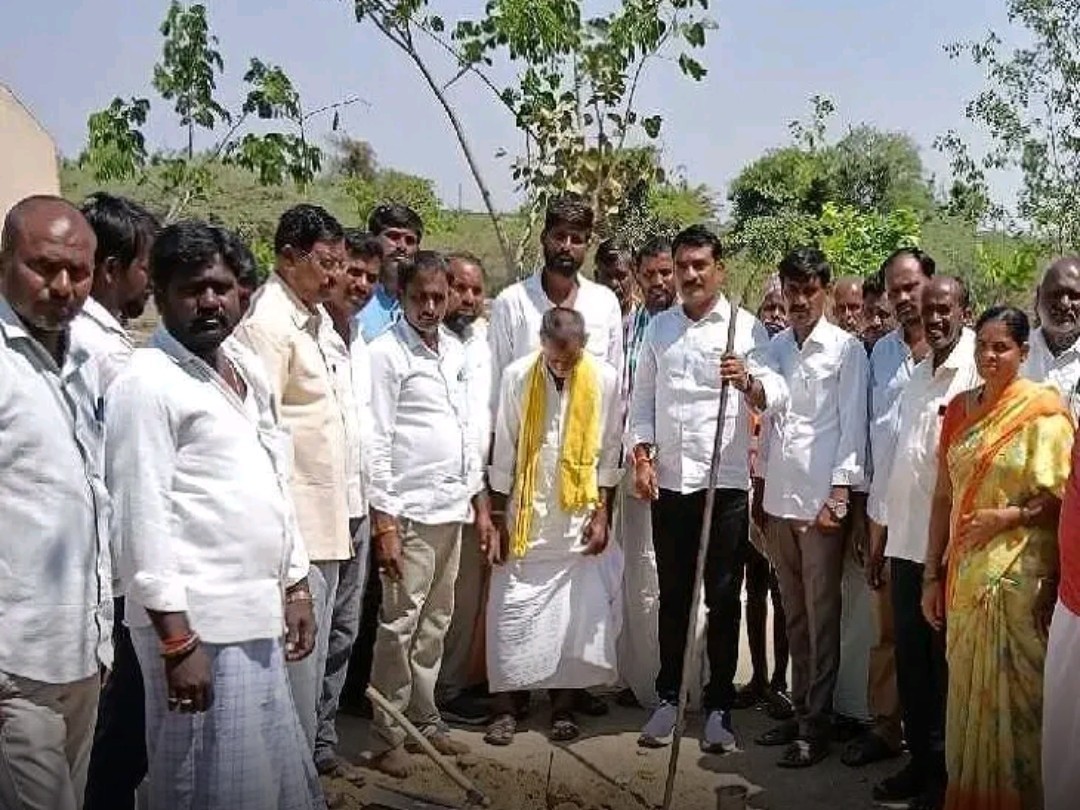 ఎంపీ నిధులతో హైమాస్ట్ వెలుగులు.. భూమిపూజ