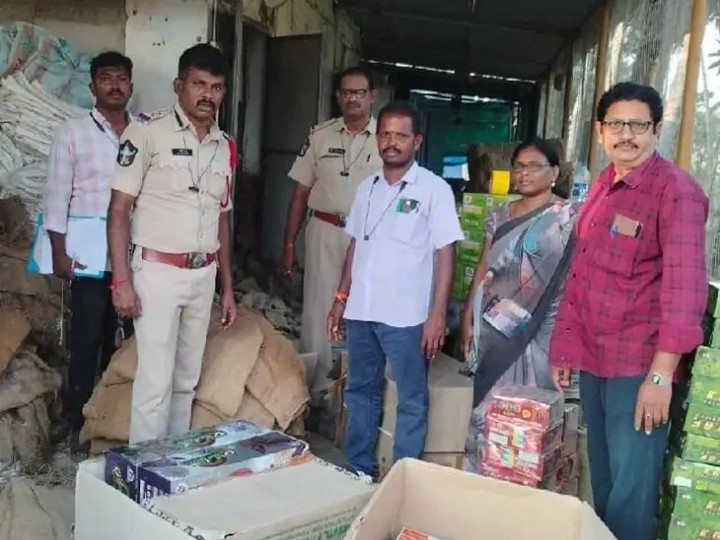 తూర్పువిప్పర్రులో బాణసంచా స్వాధీనం