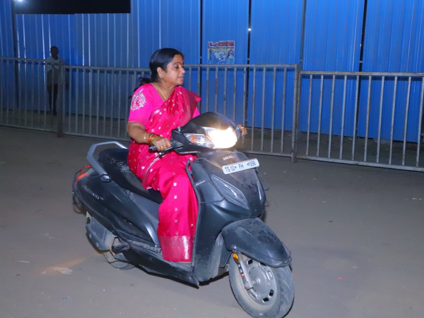 స్కూటీ నడుపుతూ ఏర్పాట్లు పరిశీలించిన  ఆలయ ఈవో