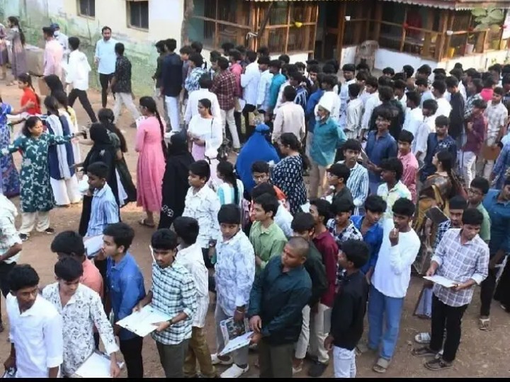 పది విద్యార్థులకు బస్ ఫ్రీ..!