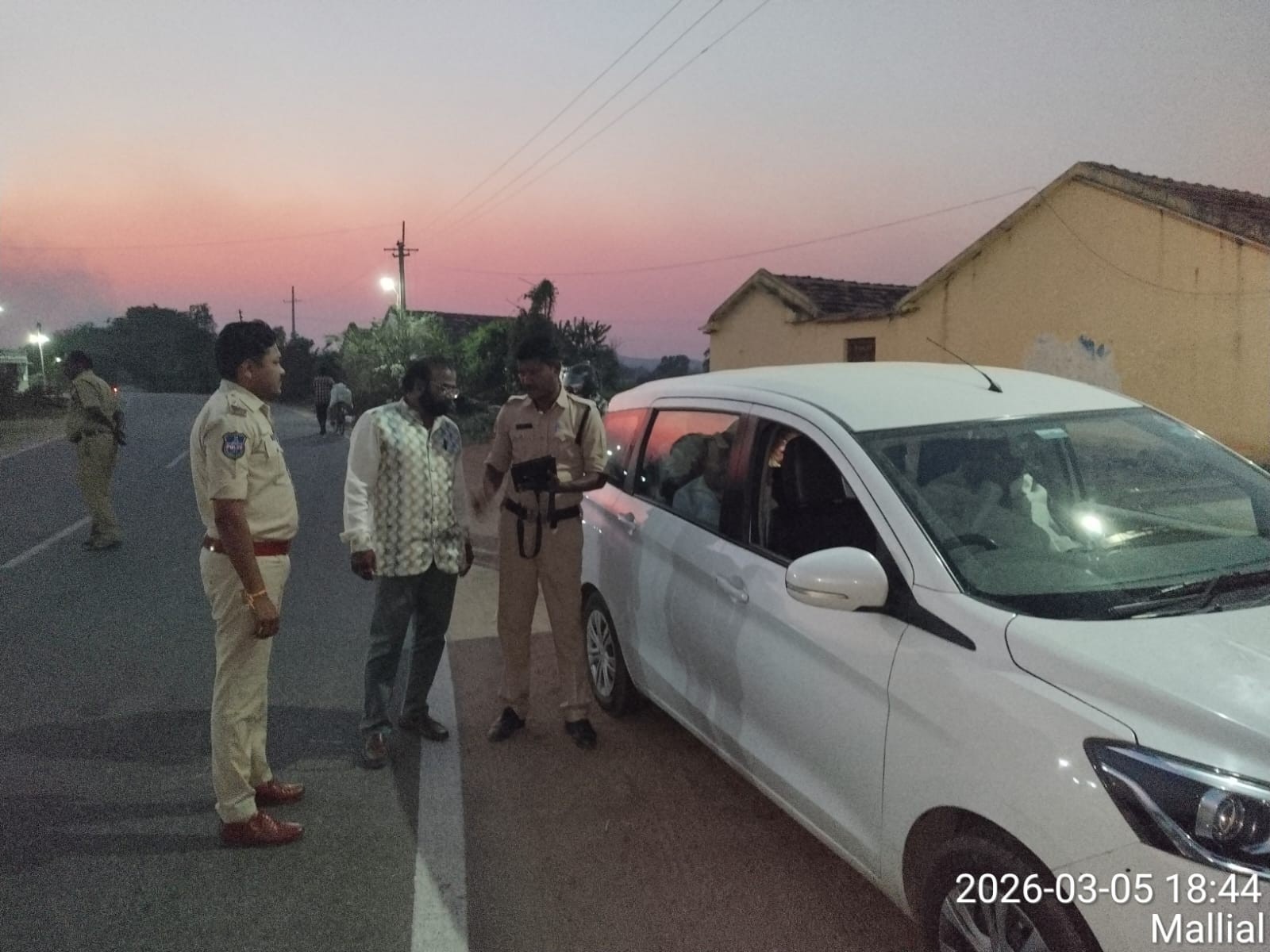 ‘ప్రతి ఒక్కరూ రోడ్డు భద్రత నియమాలు పాటించాలి’