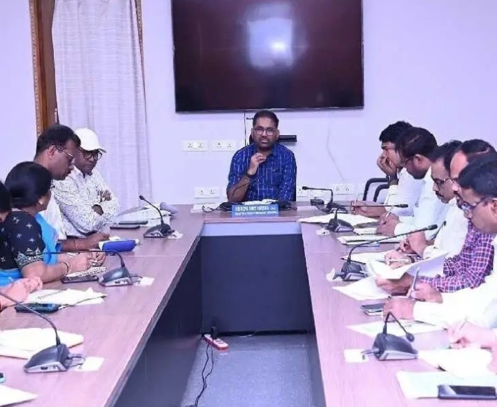 ‘రెవెన్యూ ఫైల్స్ వెంటనే క్లియర్ చేయాలి’