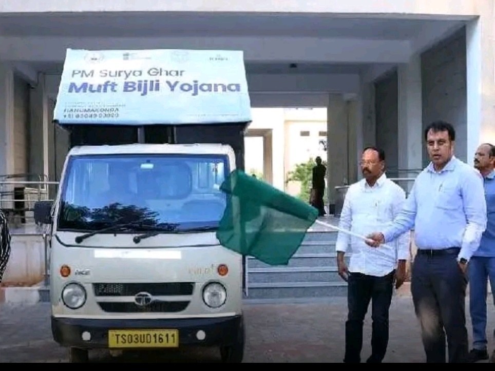 ప్రచార రథాన్ని జెండా ఊపి ప్రారంభించిన కలెక్టర్