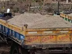 ఇసుక ట్రాక్టర్ పట్టివేత.. కేసు నమోదు