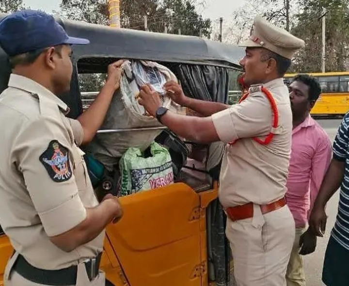 బొబ్బిలిలో నాకాబందీ.. వాహనాల తనిఖీ