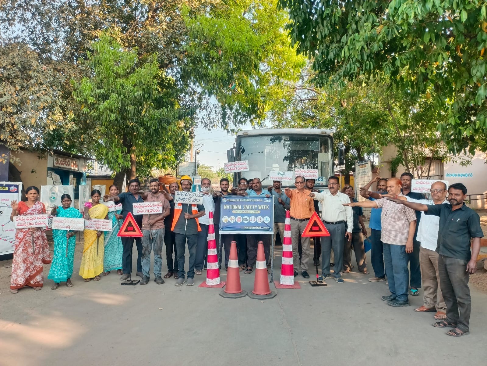 ట్రాఫిక్ నియమాలను పాటించడం ఎంతో అవసరం: DM