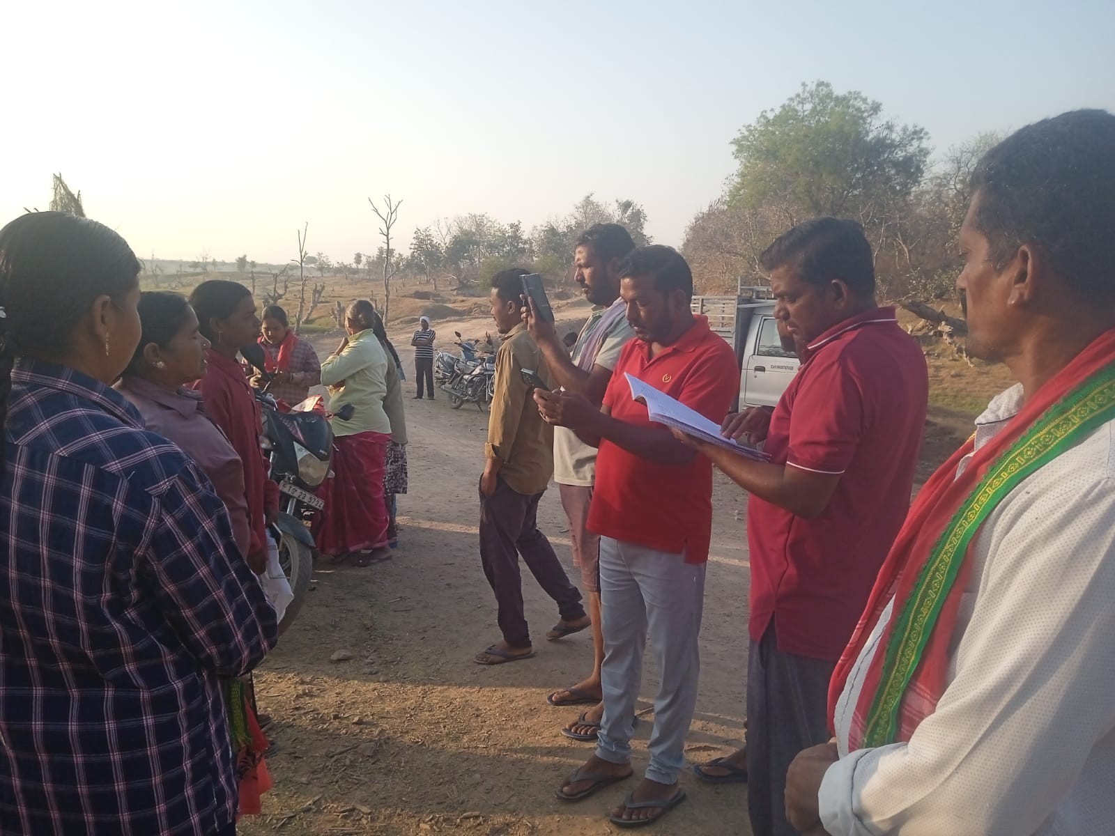 ఫేస్ అటెండెన్స్ ఉపాధి హామీ కూలీలకు శాపం