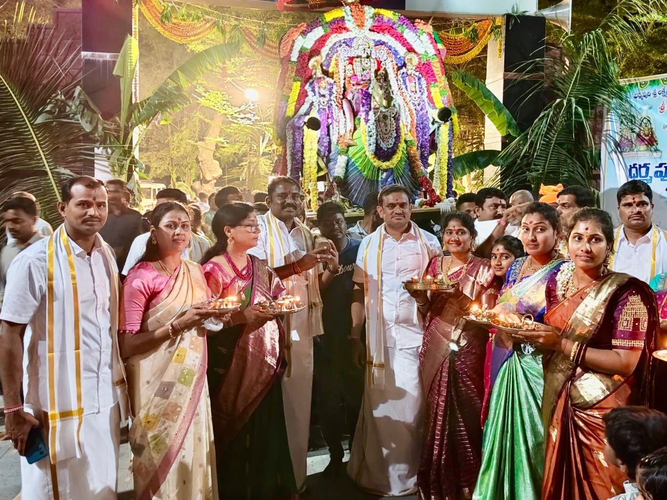 పోలీస్ స్టేషన్‌లో లక్ష్మీనరసింహస్వామికి పూజలు