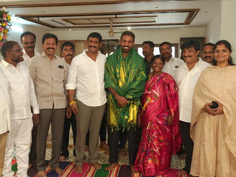 గోస్పాడు పర్యటించిన మాజీ ఎమ్మెల్యే