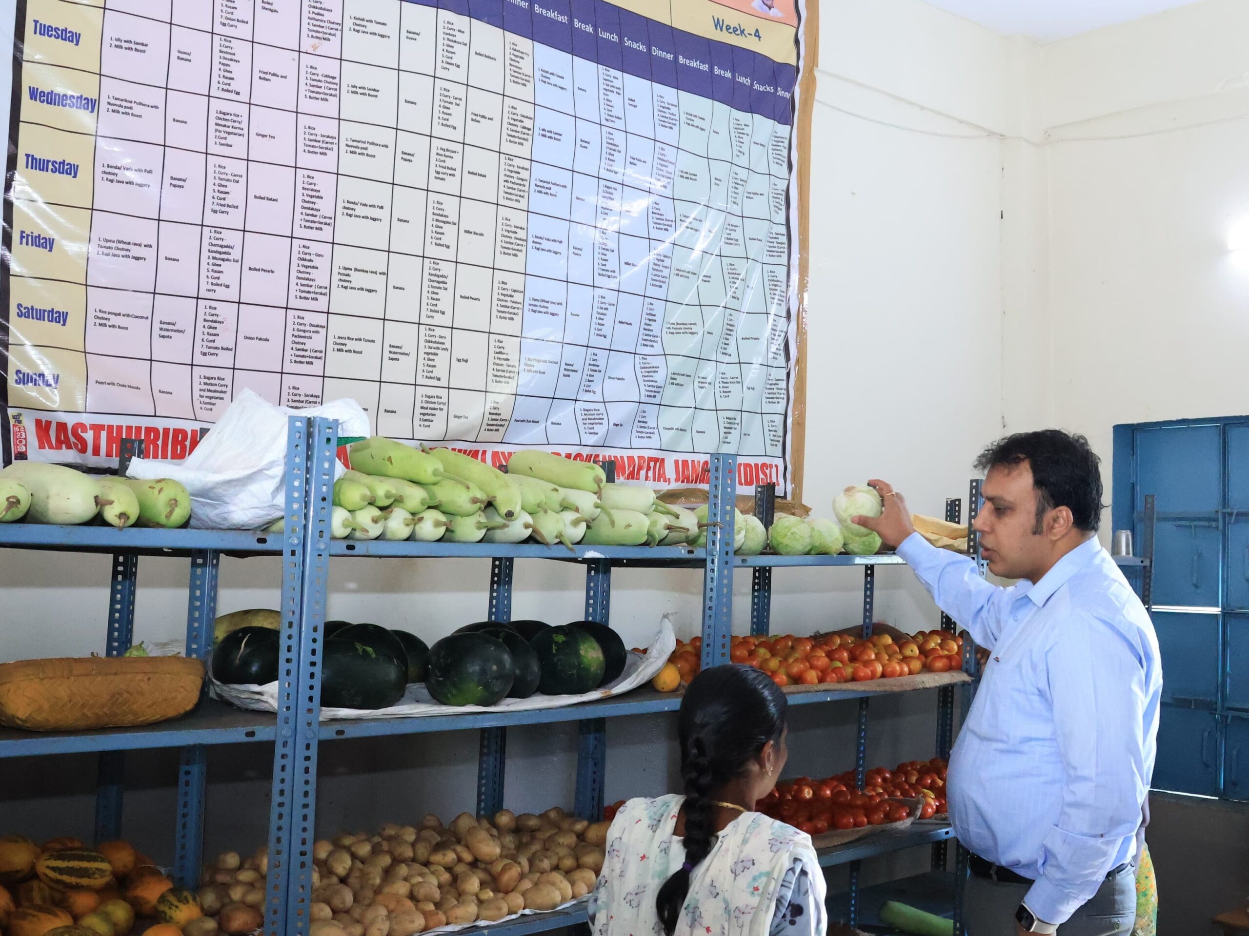 కేజీబీవీ పాఠశాలను ఆకస్మికంగా తనిఖీ చేసిన కలెక్టర్