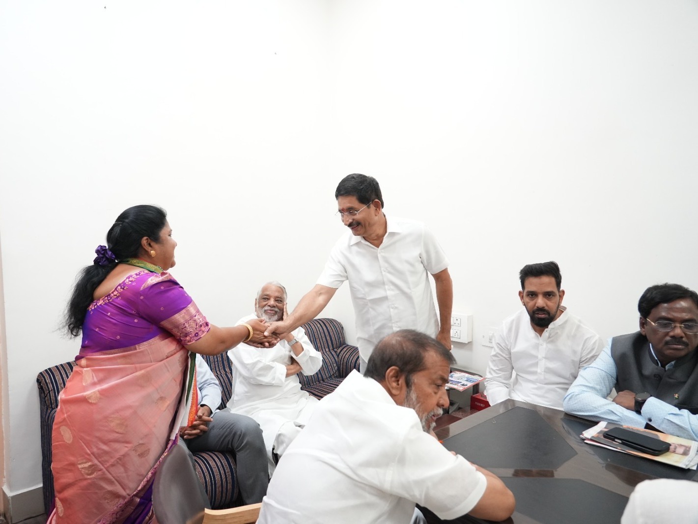 రాజ్యసభ సభ్యుడిని కలిసిన సత్తుపల్లి ఎమ్మెల్యే