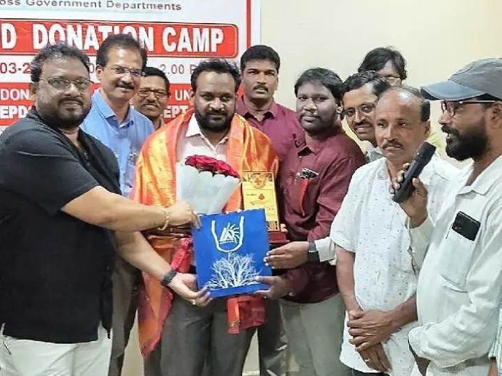 రక్తదానంలో యువతకు ఆదర్శం..!