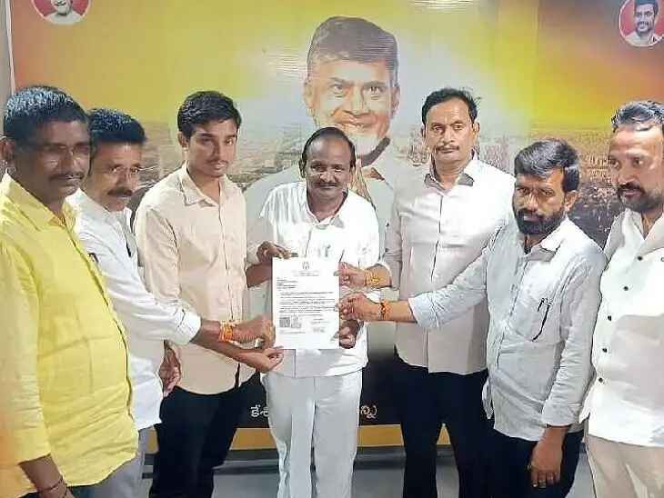లబ్ధిదారులకు చెక్కులు అందజేసిన ఎంపీ