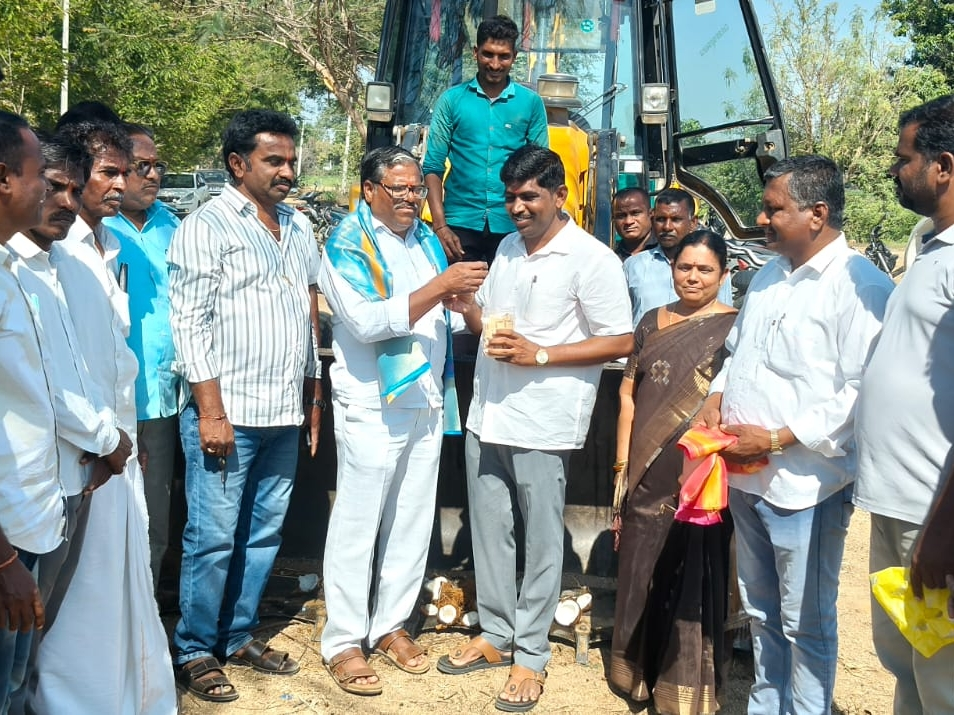 రేకులపల్లి నుంచి దుబ్బాక రోడ్డు పనులు ప్రారంభం