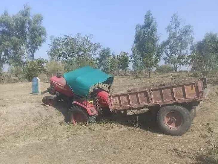 చోరికి గురైన రెండు ట్రాక్టర్‌లు