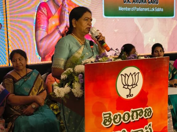 మహిళలకు 33% రిజర్వేషన్: ఎంపీ