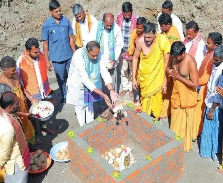ఆలయ నిర్మాణానికి భూమి పూజ చేసిన ఎమ్మెల్యే