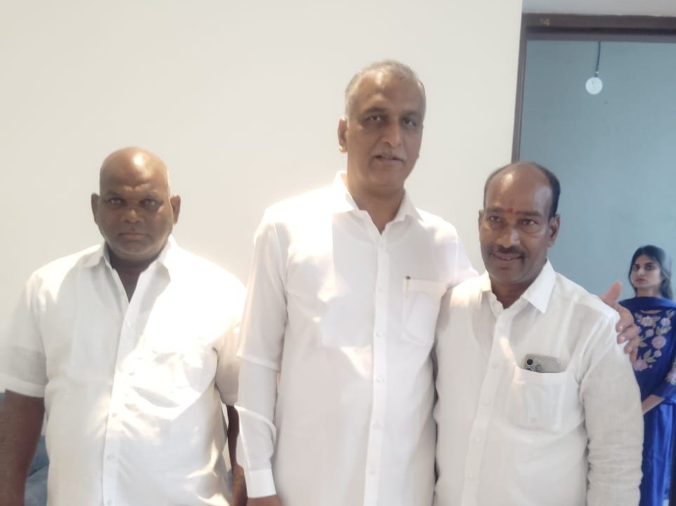 హరీష్ రావును కలిసిన మాజీ సర్పంచ్