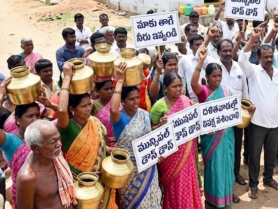 దళితవాడల్లో నీటి నిలిపివేత.. వైసీపీ ఆగ్రహం