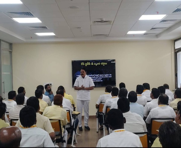 కార్యకర్తలే పార్టీకి నిజమైన హీరోలు: మాజీ మంత్రి