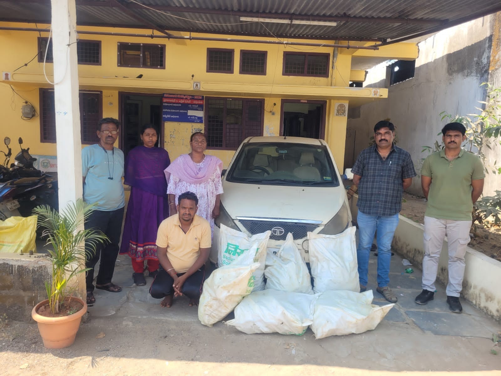 నర్సంపేటలో నాటు సారా పట్టివేత