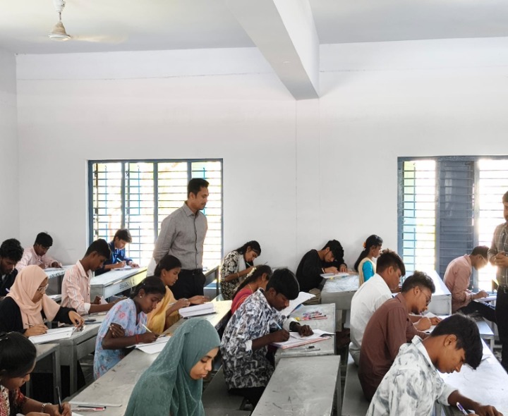 పరీక్షా కేంద్రాన్ని పరిశీలించిన కలెక్టర్