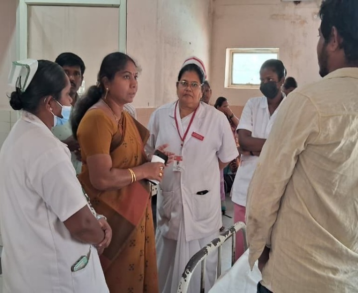 ప్రభుత్వాసుపత్రిని సందర్శించిన జిల్లా న్యాయ సేవాధికార సంస్థ