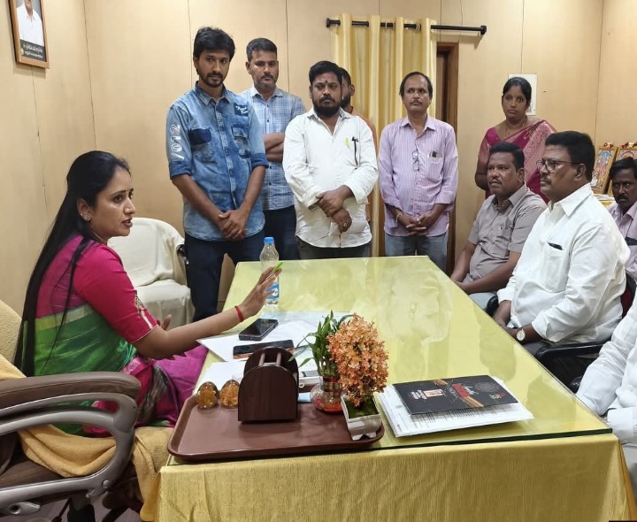 మార్కెట్ యార్డ్ సిబ్బంది సమస్యలపై ఛైర్‌పర్సన్ సమీక్ష