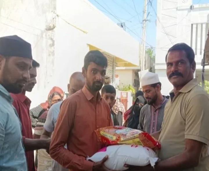 పేదలకు రంజాన్ కిట్ల పంపిణీ