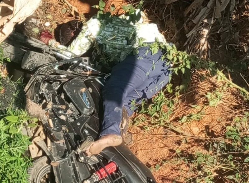 అదుపు తప్పి బైక్ బోల్తా.. వ్యక్తి మృతి