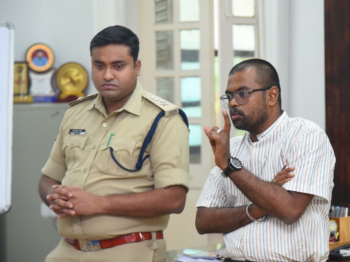 యువత భద్రత గురించి సమావేశం నిర్వహించిన కలెక్టర్