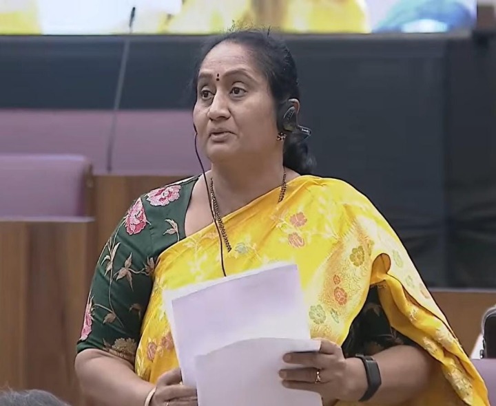 మెస్ ఛార్జీలు పెంచుతున్నాం: మంత్రి