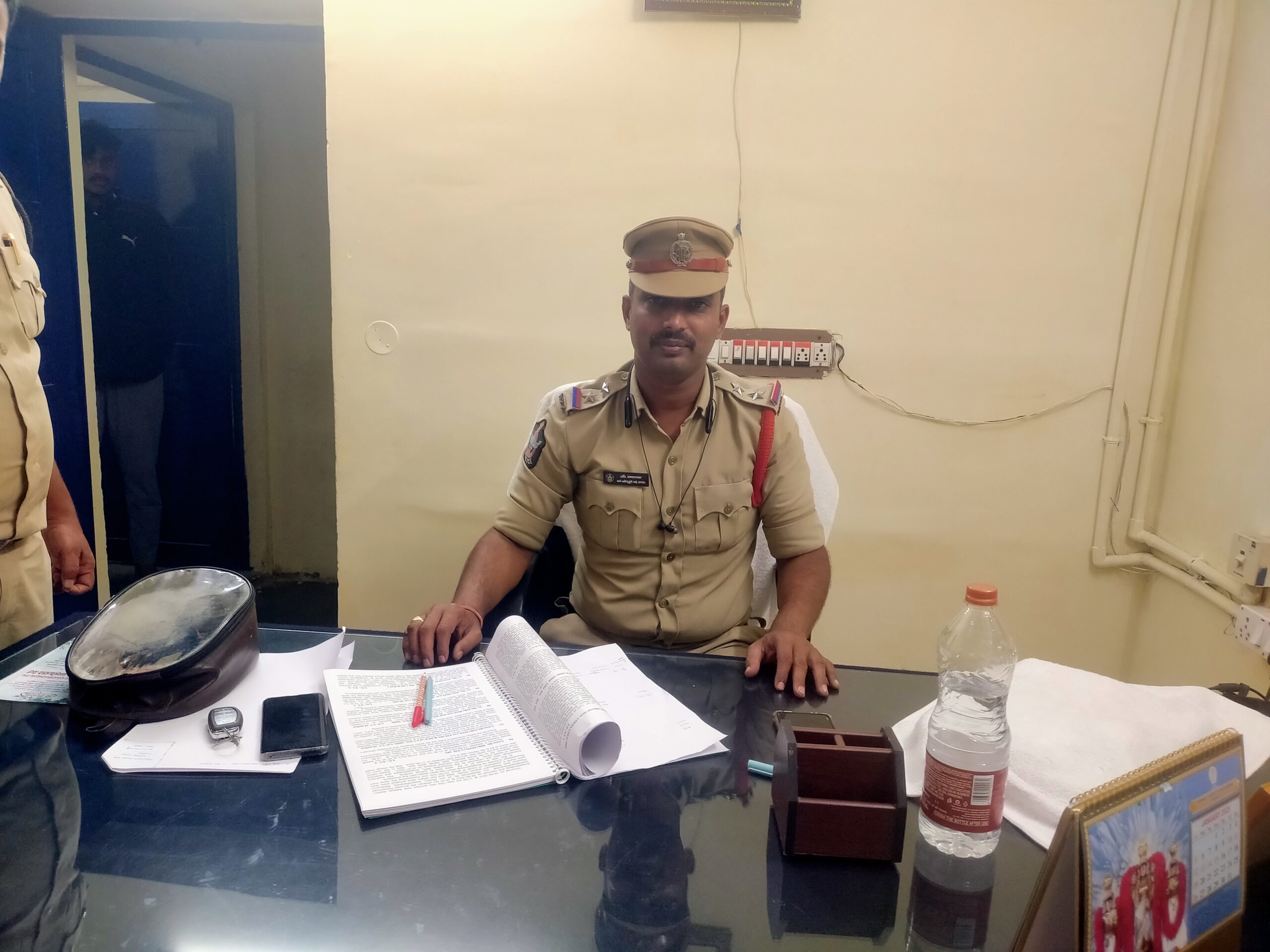 పేకాట శిబిరంపై పోలీసుల దాడి