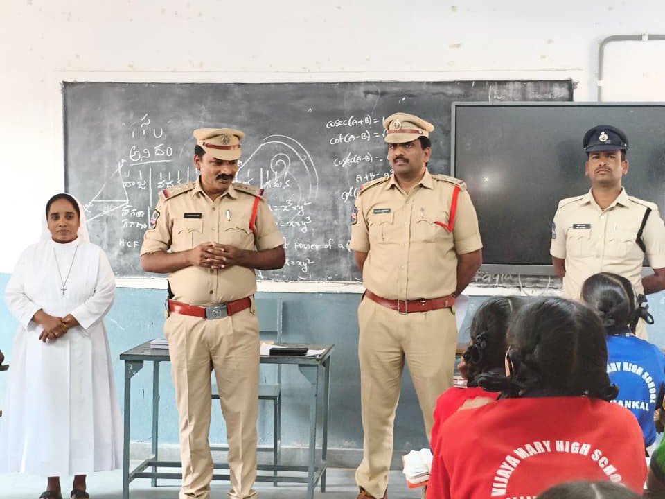 లక్ష్యసాధనకు నిరంతర కృషి అవసరం: సీఐ